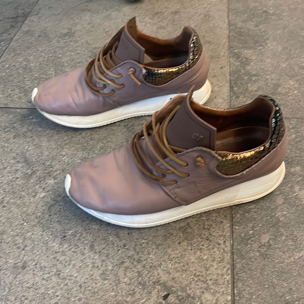 Esseutesse Italian leather sneakers